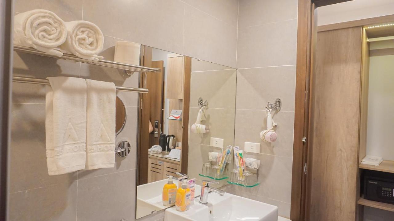 A25 Hotel - Hoang Dao Thuy 1 Ханой Экстерьер фото